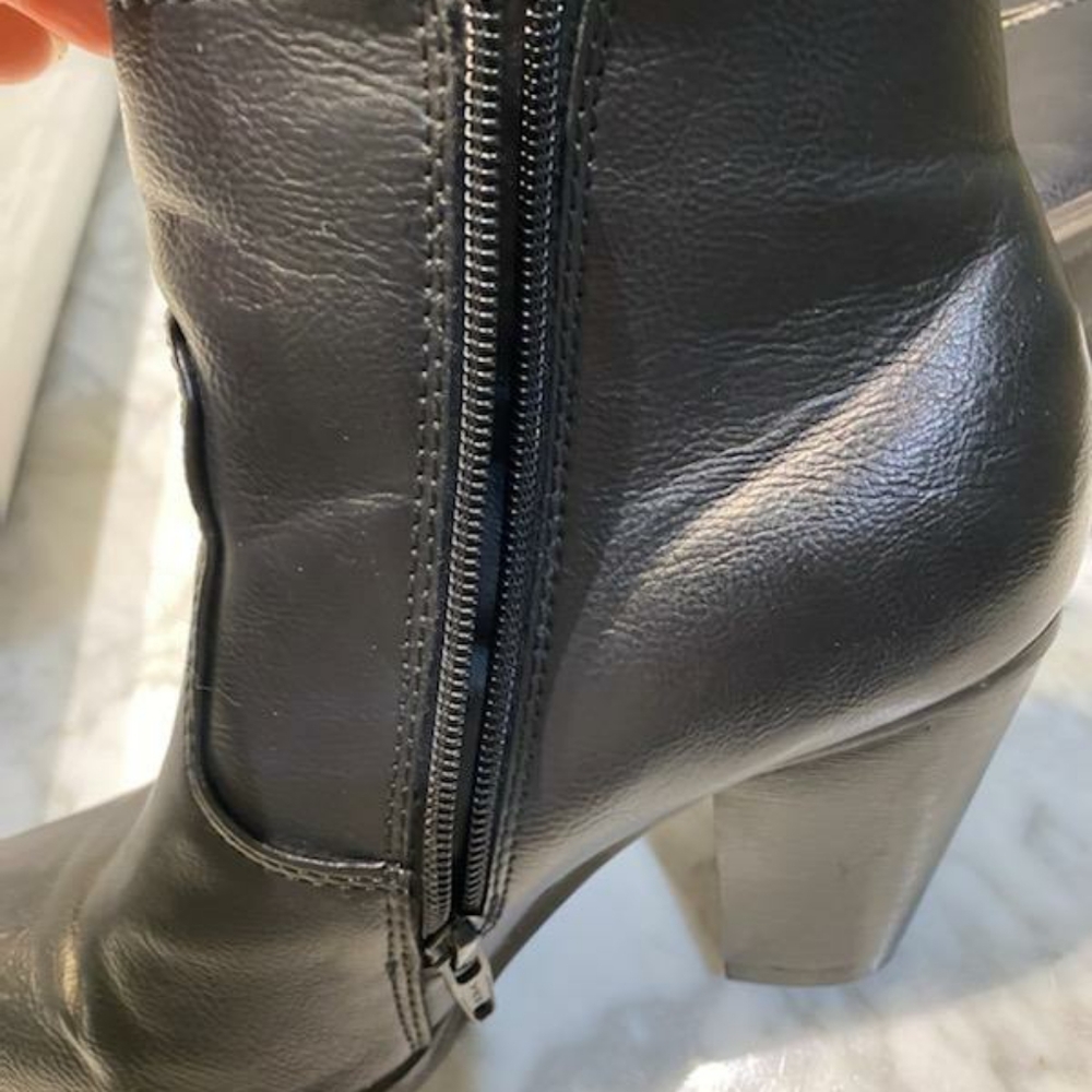 Boots - Picture 3 of 4